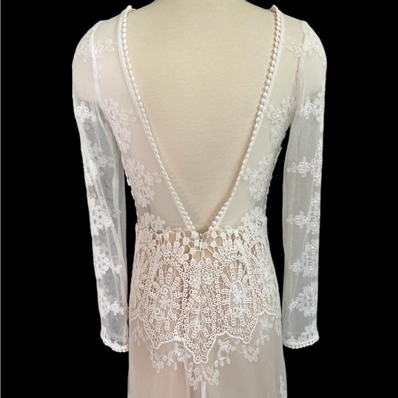 Dreamers and Lovers Aurora Wedding Dress - Picture 3 of 10